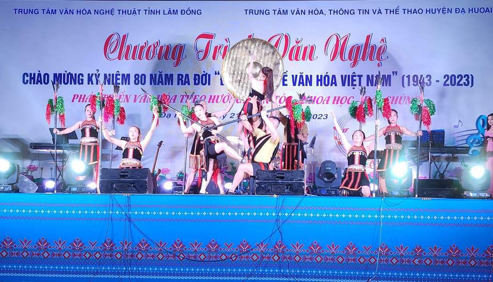 Chương trình văn nghệ kỷ niệm 80 năm ra đời Đề cương về văn hóa Việt Nam (1943 – 2023) diễn ra tại huyện Đạ Huoai