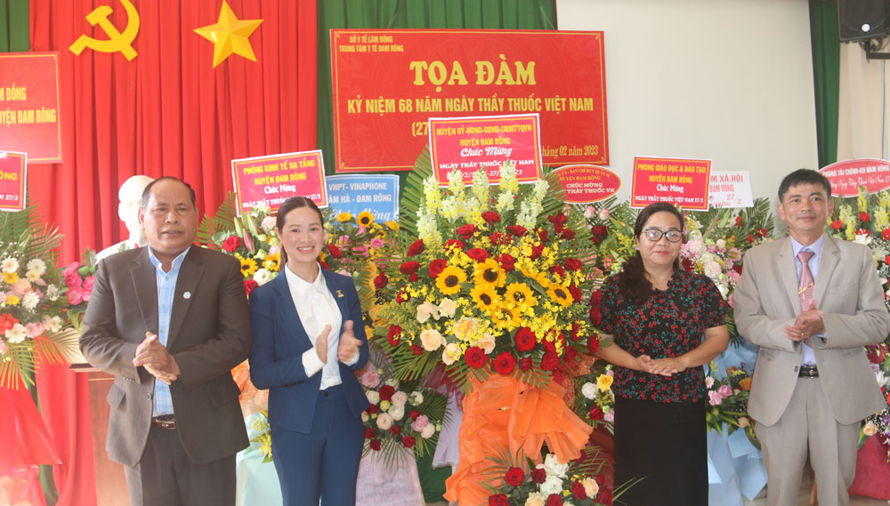 Đam Rông tọa đàm kỷ niệm 68 năm Ngày Thầy thuốc Việt Nam
