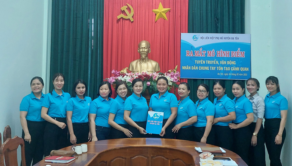Hội LHPN huyện Đạ Tẻh ra mắt mô hình điểm tôn tạo cảnh quan