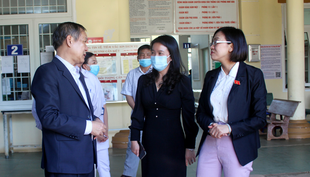  Đoàn đi kiểm tra thực tế tại Trung tâm Y tế thành phố Bảo Lộc
