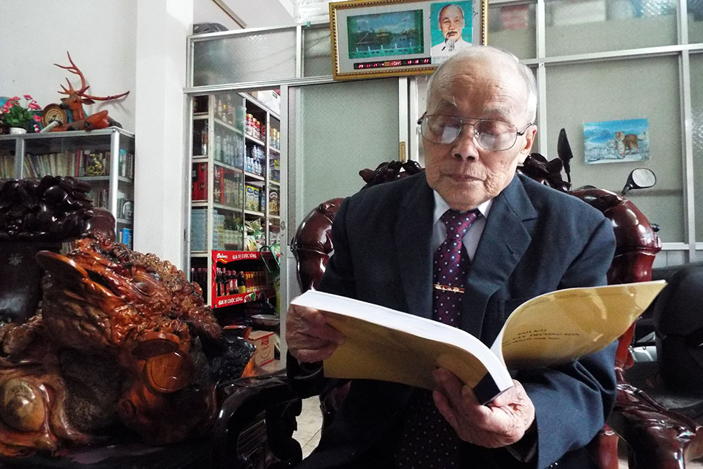 Những năm cuối đời, nhà văn Nguyễn Thái Huyền vẫn miệt mài lao động sáng tạo