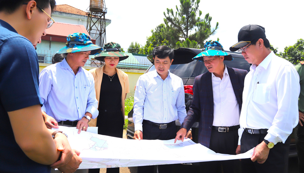 Thường trực Tỉnh ủy kiểm tra tiến độ thực hiện các công trình, dự án đầu tư công trên địa bàn huyện Bảo Lâm