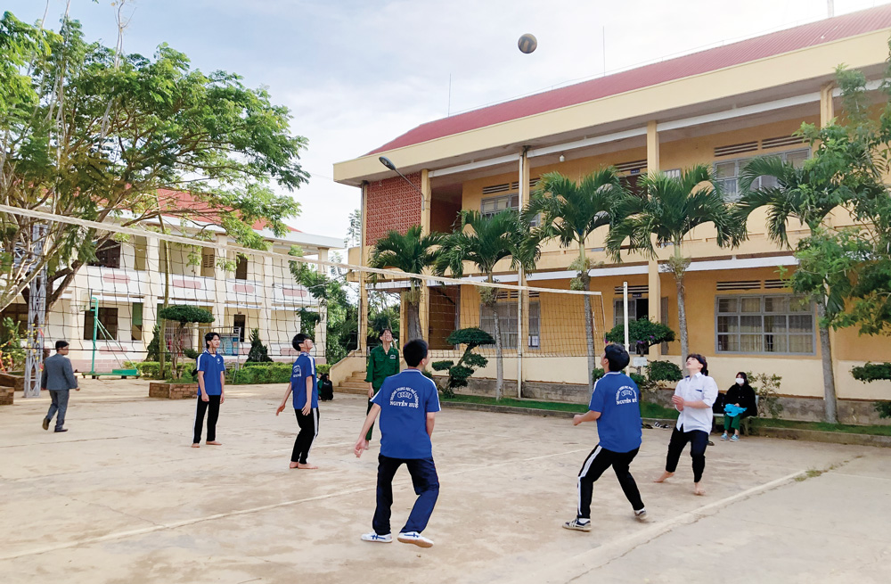 Một buổi tập thể thao của học sinh Trường THPT Nguyễn Huệ