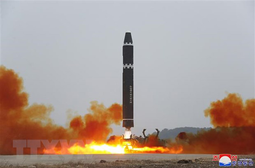 Tên lửa đạn đạo liên lục địa của Triều Tiên được phóng thử tại Sân bay quốc tế Bình Nhưỡng ngày 18/2