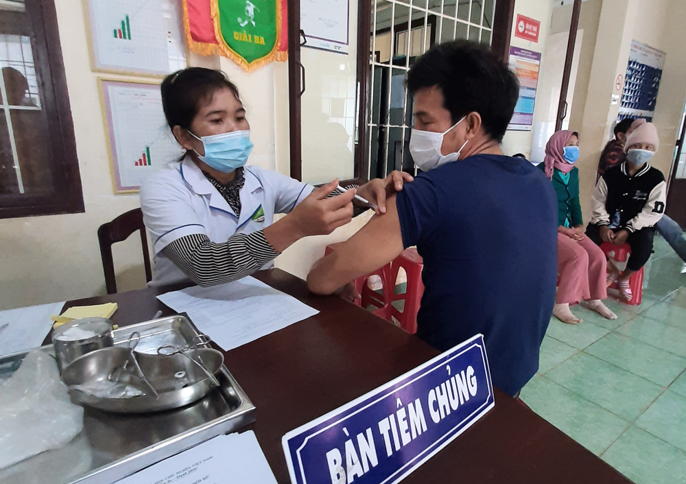 Huyện Di Linh đề ra mục tiêu trên 90% người dân đủ điều kiện được tiêm phòng vắc xin Covid-19 theo quy định của Bộ Y tế