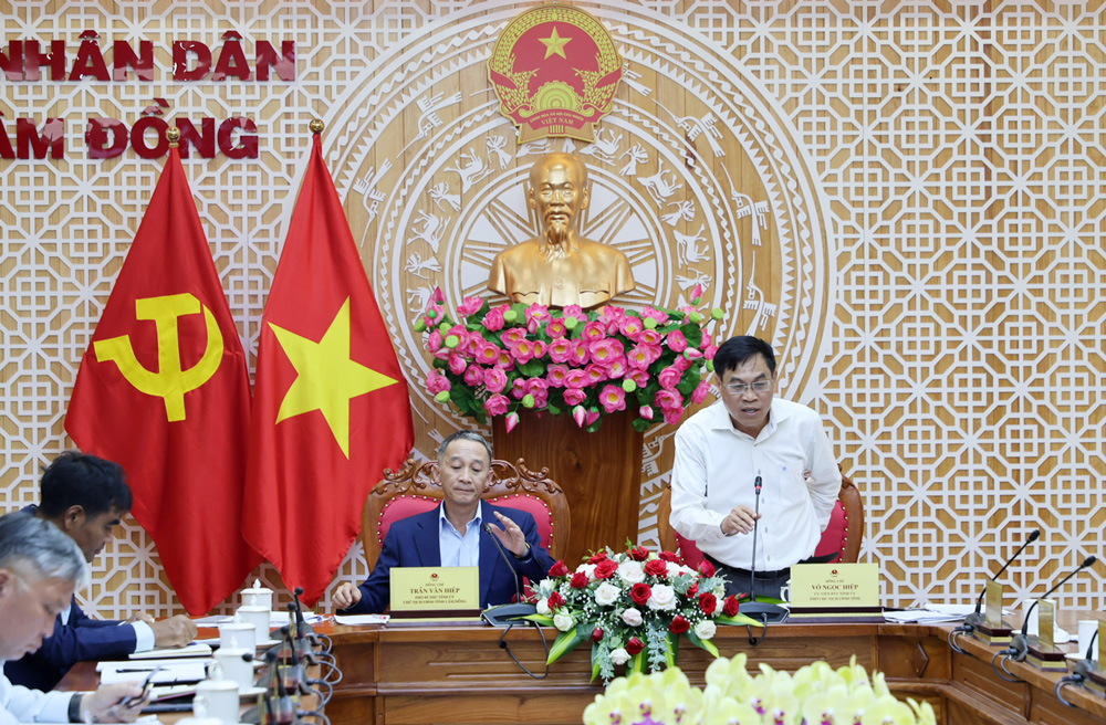 Phó Chủ tịch UBND tỉnh Lâm Đồng Võ Ngọc Hiệp phân tích tình hình kinh tế - xã hội trong Quý I