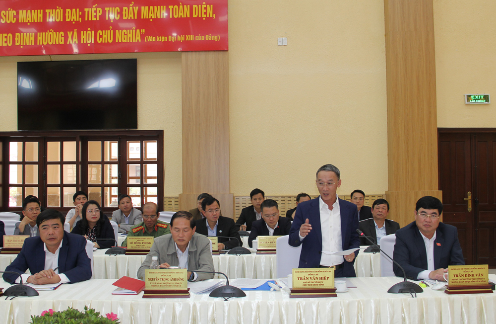 Phó Bí thư Tỉnh ủy, Chủ tịch UBND tỉnh Lâm Đồng Trần Văn Hiệp phát biểu tại buổi tọa đàm
