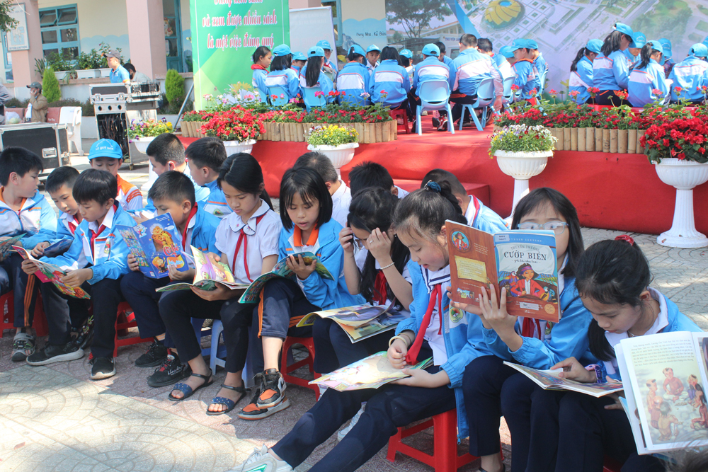 6 xe thư viện lưu động đưa “Ánh sáng tri thức” đến với hơn 10.000 học sinh Đà Lạt