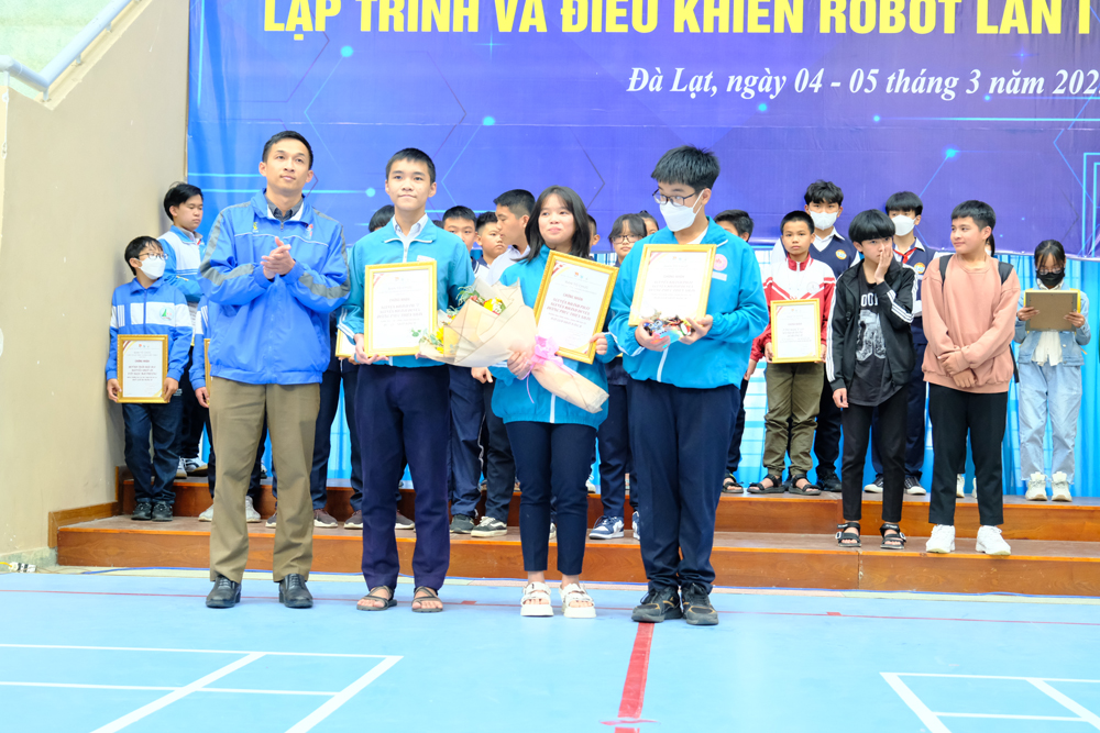 Các thí sinh đạt giải cao nhất của Bảng B - Khối Trung học cơ sở
