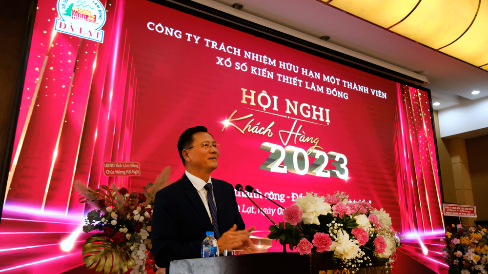 Ông Đoàn Kim Đình - Chủ tịch Công ty TNHH MTV Xổ số kiến thiết Lâm Đồng phát biểu tại Hội nghị
