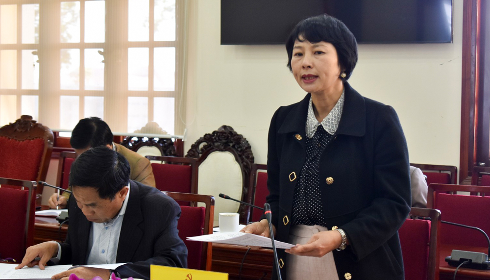 Trưởng Ban Dân vận Tỉnh ủy Lâm Đồng Phạm Thị Phúc báo cáo kết quả thực hiện Chỉ thị số 43