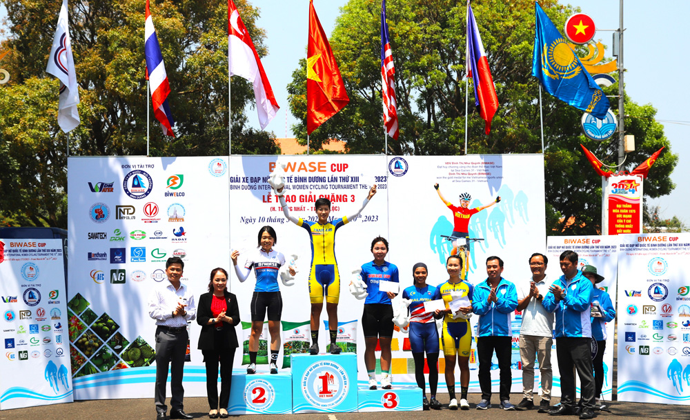Tay đua Thái Lan Somrat Phetdarin về nhất chặng 3, Giải đua xe đạp nữ Quốc tế Bình Dương - Cúp Biwase lần thứ 13