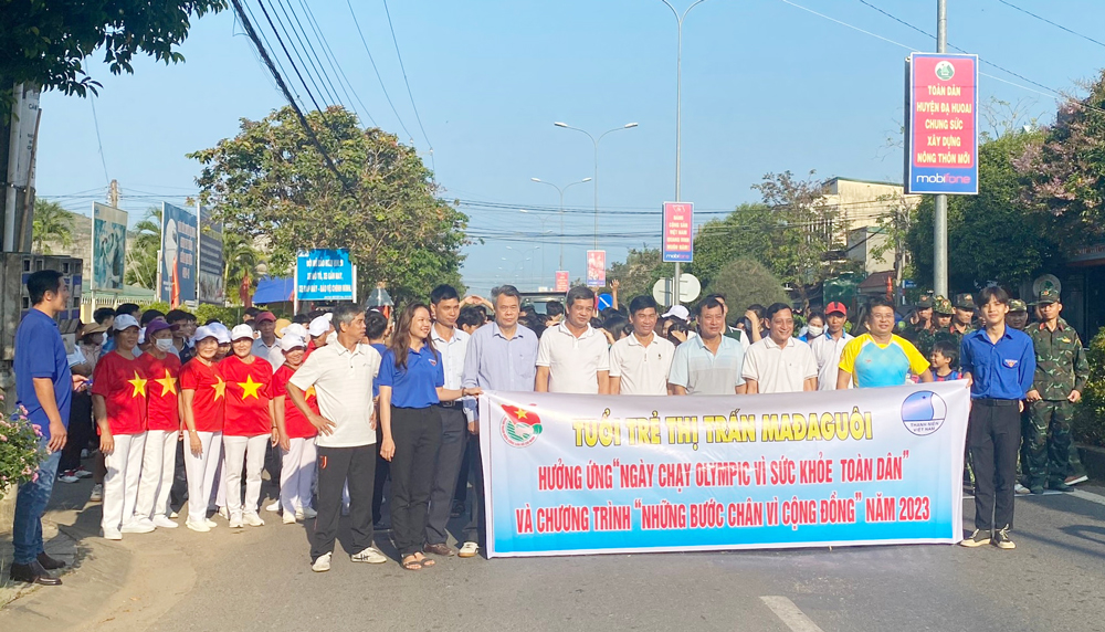 Đông đảo VĐV tham gia Ngày chạy Olympic vì sức khoẻ toàn dân ở huyện Đạ Huoai