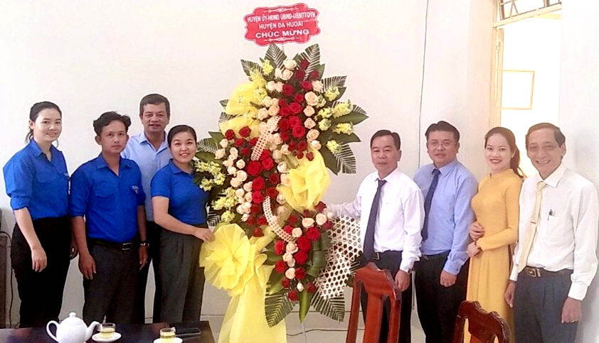 Lãnh đạo huyện Đạ Huoai thăm, chúc mừng nhân ngày thành lập Đoàn