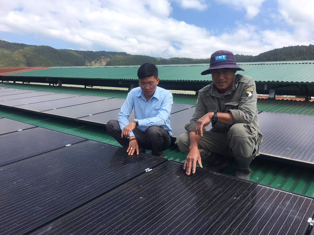 Hộ nông dân Nguyễn Phong Phú sử dụng pin mái nhà để tiết kiệm điện rất hiệu quả