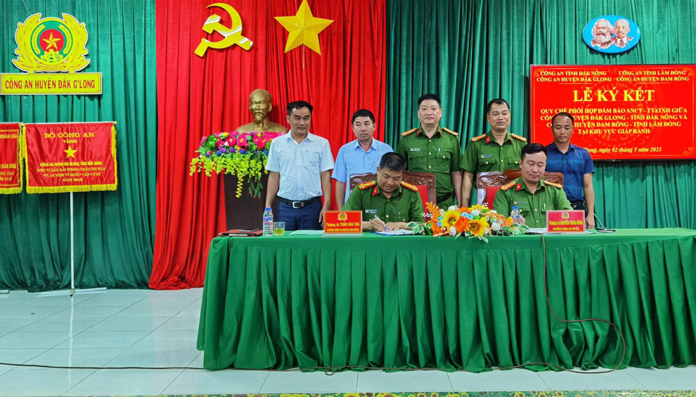 Công an huyện Đam Rông và Công an huyện Đắk Glong ký kết quy chế phối hợp đảm bảo an ninh chính trị, trật tự an toàn xã hội tại khu vực giáp ranh