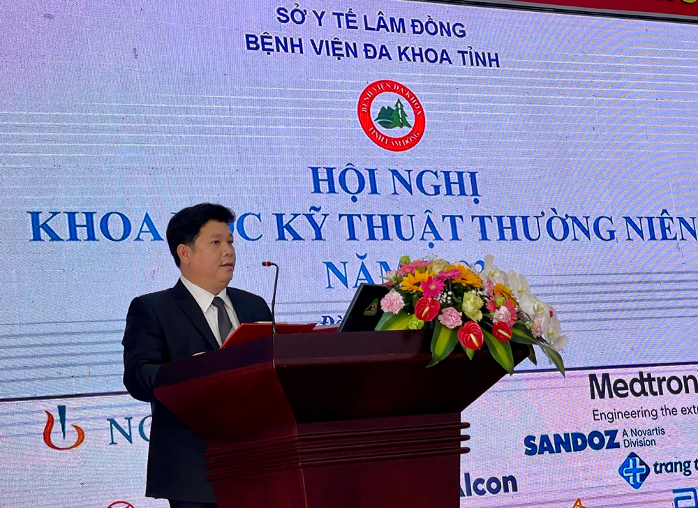 BSCKII Lê Văn Tiến – Giám đốc BVĐK Lâm Đồng phát biểu khai mạc hội nghị