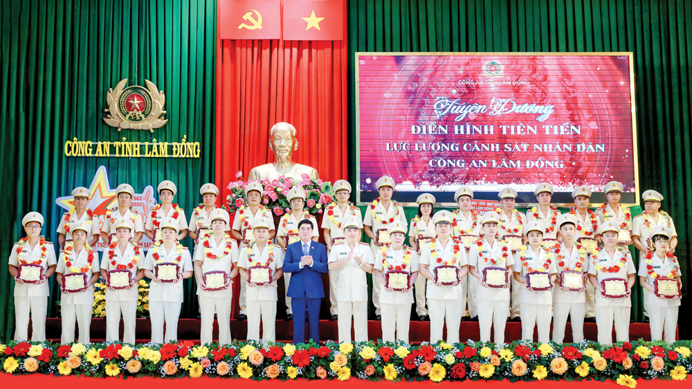 Kỷ niệm 75 năm Ngày Chủ tịch Hồ Chí Minh nêu 6 điều dạy Công an Nhân dân (11/3/1948 - 11/3/2023) và 75 năm Ngày Chủ tịch Hồ Chí Minh ra lời kêu gọi thi đua ái quốc (11/6/1948 - 11/6/2023): Động lực tinh thần, khơi dậy ý chí vươn lên của mỗi cá nhân, đơn vị
