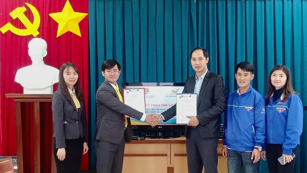 Huyện Đoàn Lạc Dương ký kết hợp tác với Bưu điện huyện để triển khai các hoạt động chuyển đổi số trong thời gian tới