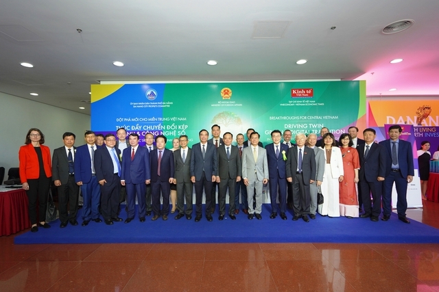 Phó Thủ tướng Trần Lưu Quang cùng các đại biểu tham dự Diễn đàn Vietnam Connect 2023 tại Đà Nẵng