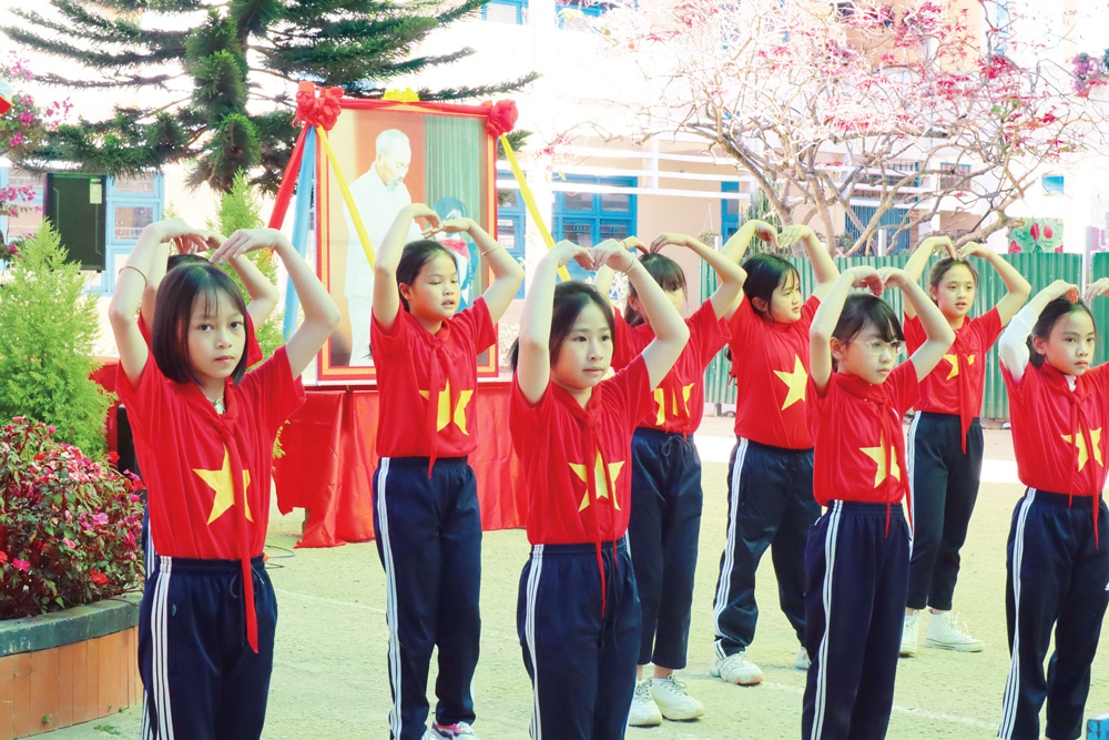 Các em học sinh Trường Tiểu học Nguyễn Trãi, TP Đà Lạt tham gia Ngày hội “Thiếu nhi vui khỏe - tiến bước lên Đoàn”