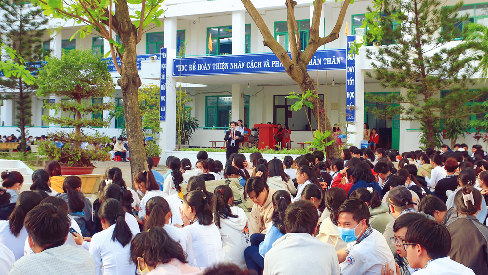 Trường Đại học Yersin Đà Lạt tư vấn tuyển sinh trực tiếp tại các trường THPT
