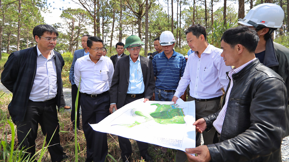 Chủ tịch UBND tỉnh Trần Văn Hiệp cùng lãnh đạo các sở, ngành, địa phương kiểm tra các dự án khu dân cư, tái định cư trên địa bàn TP Đà Lạt