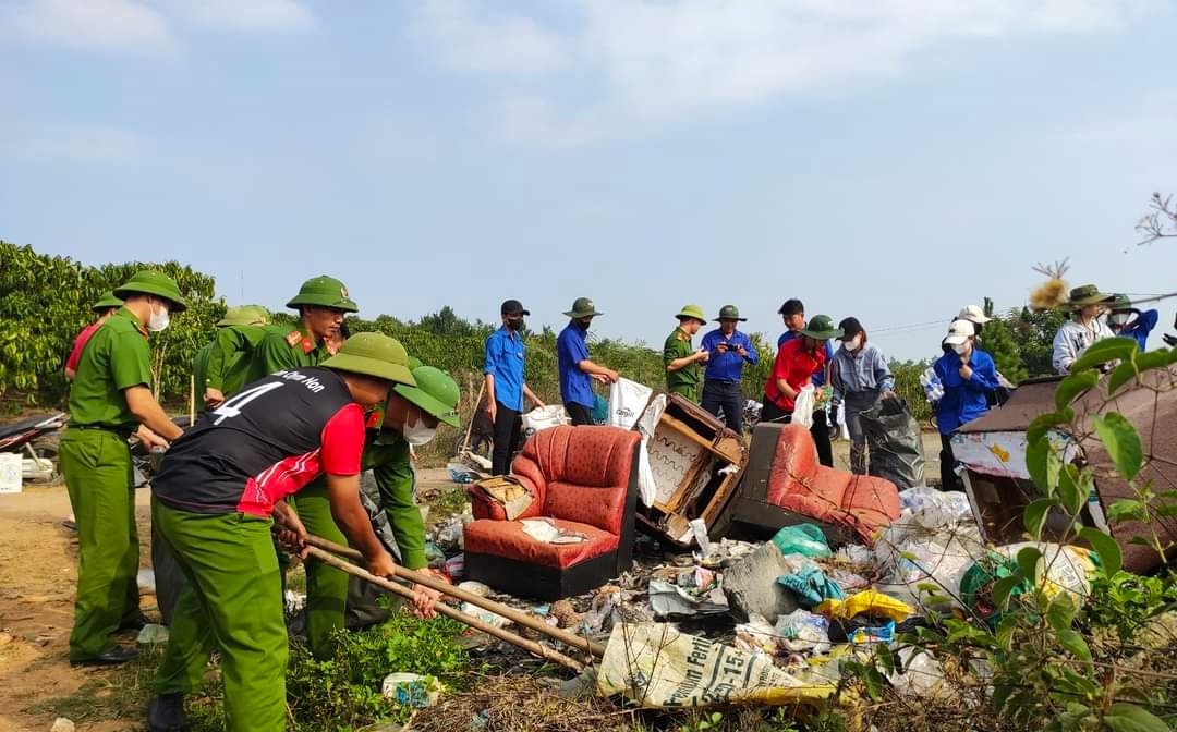Bảo Lâm: Dọn sạch hàng chục tấn rác thải gây ô nhiễm môi trường nông thôn