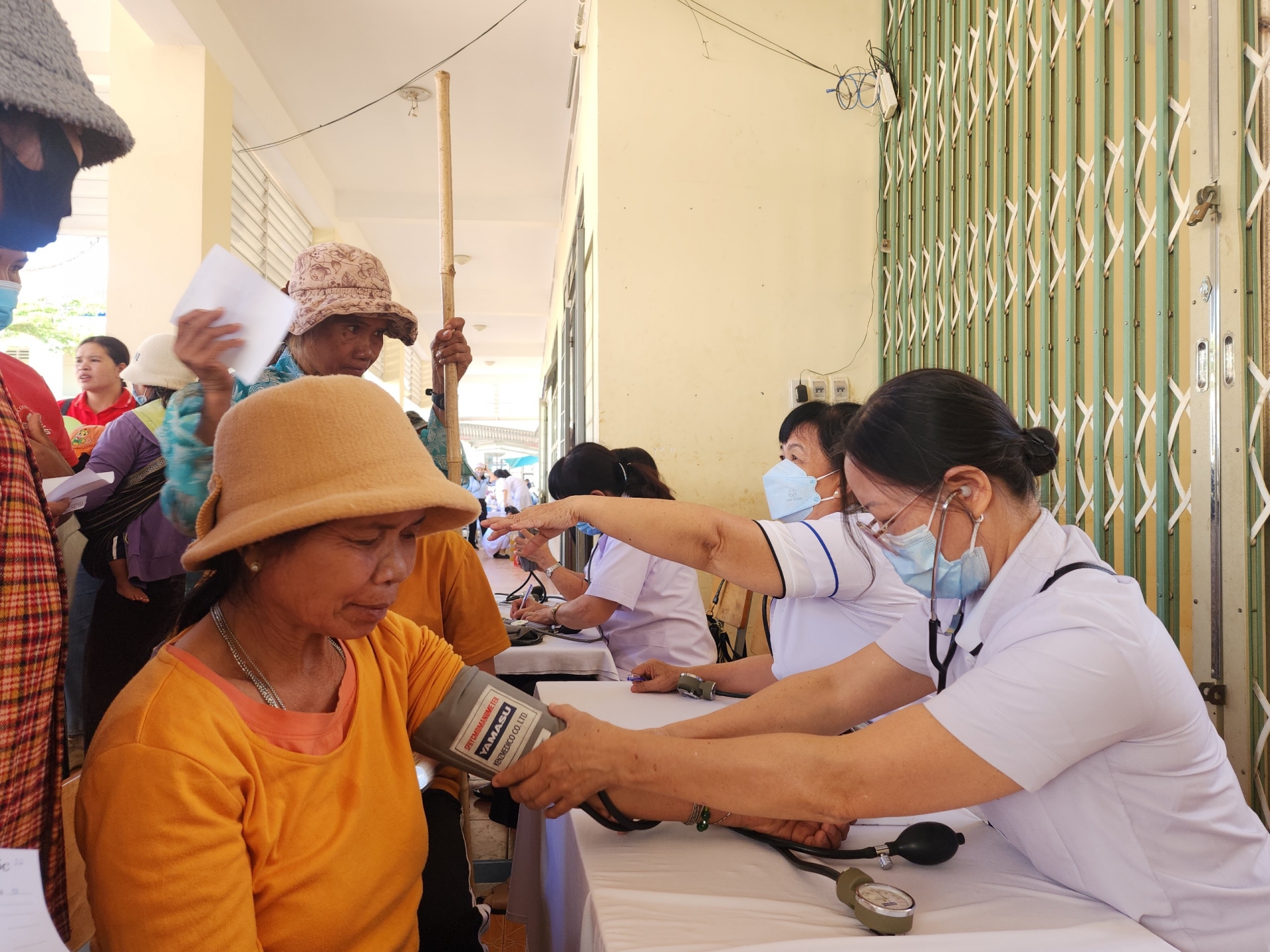 Khám, chữa bệnh và phát thuốc miễn phí cho người nghèo tại xã Sơn Điền