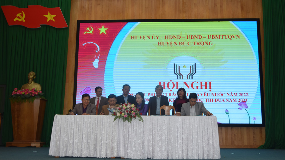 Đồng chí Nguyễn Văn Cường - Chủ tịch UBND huyện Đức Trọng, phát biểu tại hội nghị