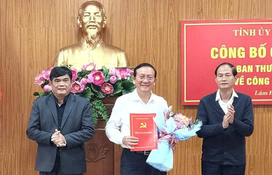 Công bố quyết định chuẩn y Phó Bí thư Huyện ủy Lâm Hà