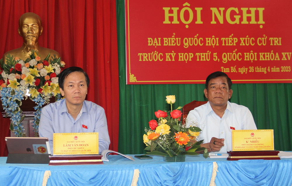 Đoàn ĐBQH Lâm Đồng tiếp xúc cử tri tại Di Linh