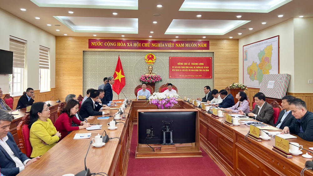 Quang cảnh buổi làm việc của Bộ trưởng Bộ Tư pháp với Đoàn ĐBQH tỉnh Lâm Đồng