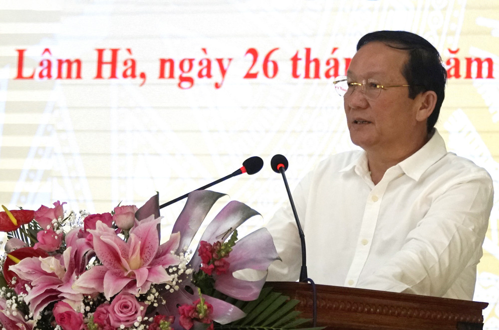 Tân Chủ tịch UBND huyện Lâm Hà phát biểu tại buổi lễ