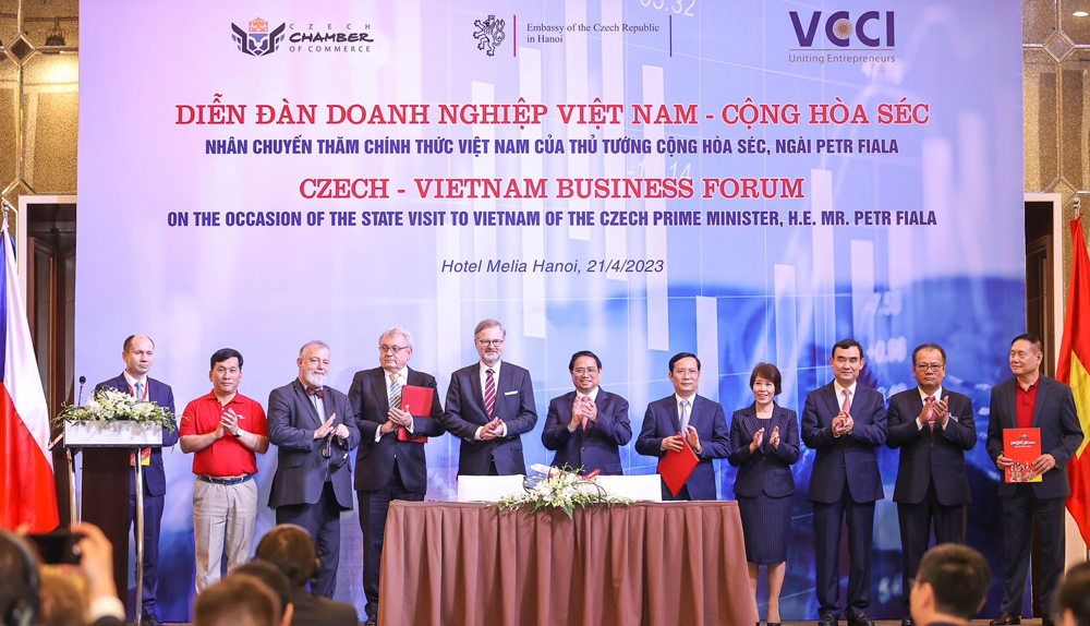 Vietjet ký thoả thuận hợp tác cùng trường bay F Air trước sự chứng kiến của Thủ tướng hai nước Việt Nam - Séc