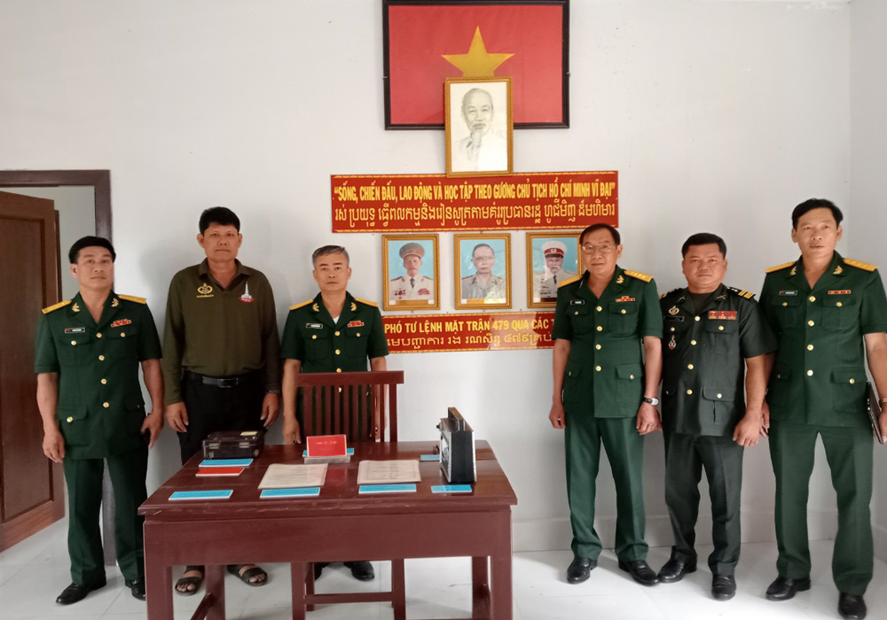 Đoàn công tác của Bộ Chỉ huy Quân sự tỉnh Lâm Đồng thăm Nhà lưu niệm Truyền thống Mặt trận 479 Quân tình nguyện Việt Nam tại Campuchia