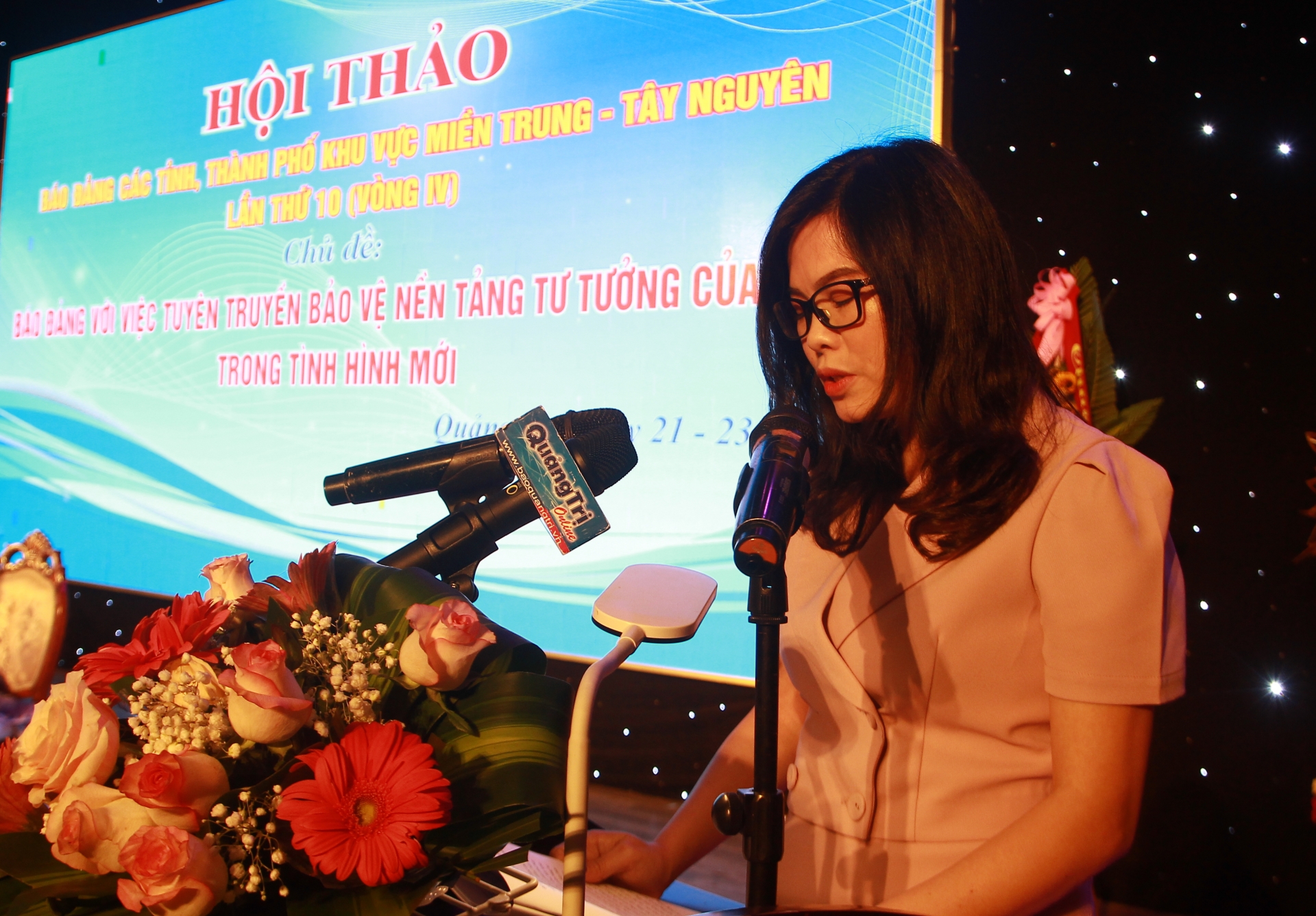 Phó Vụ trưởng Vụ Báo chí xuất bản – Ban Tuyên giáo Trung ương Phan Thị Quỳnh Mai phát biểu tại hội thảo