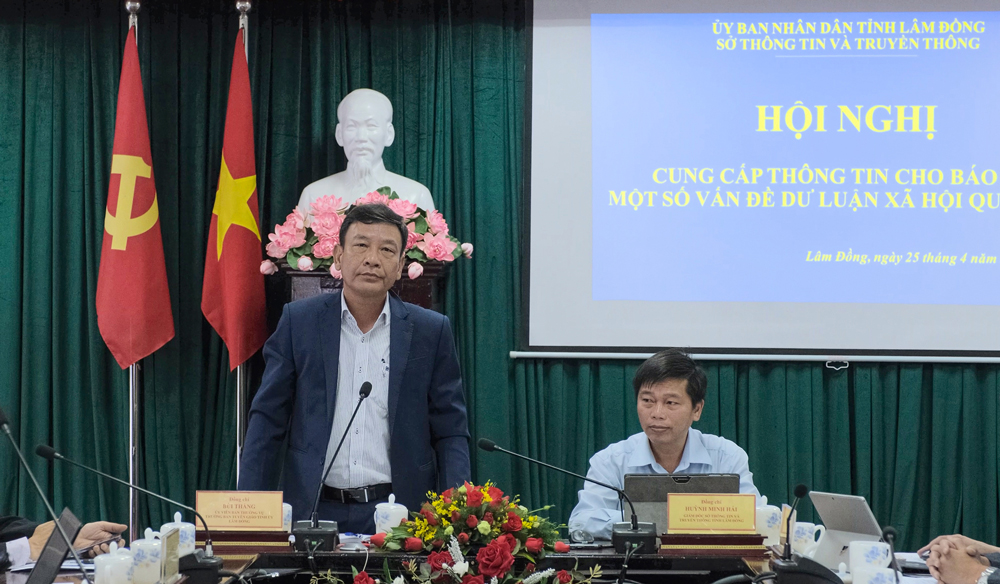 Ông Bùi Thắng- Ủy viên Ban Thường vụ Tỉnh ủy, Trưởng ban Tuyên giáo tỉnh Lâm Đồng phát biểu chỉ đạo tại hội nghị. Ảnh: Hoàng Anh