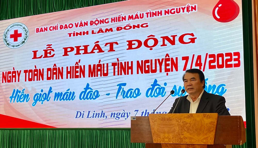 Ông Phạm S – Phó Chủ tịch UBND tỉnh, Trưởng Ban Chỉ đạo Vận động HMTN tỉnh phát động Ngày Toàn dân HMTN trong toàn tỉnh