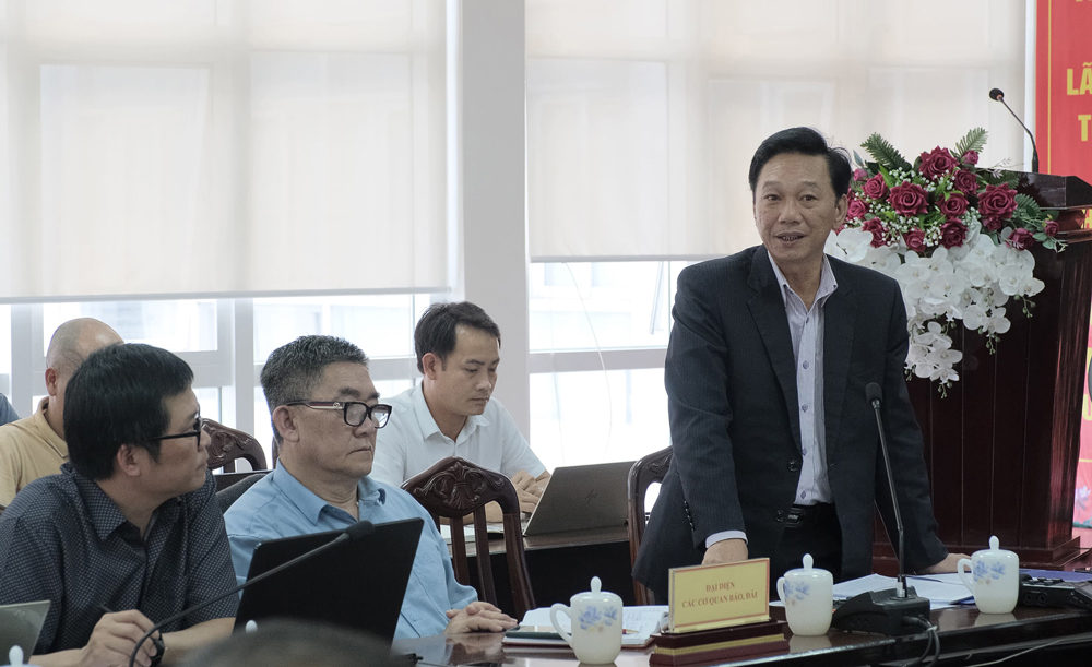 Giám đốc sở Xây dựng - Lê Quang Trung trả lời câu hỏi của báo chí. Ảnh: Hoàng Anh
