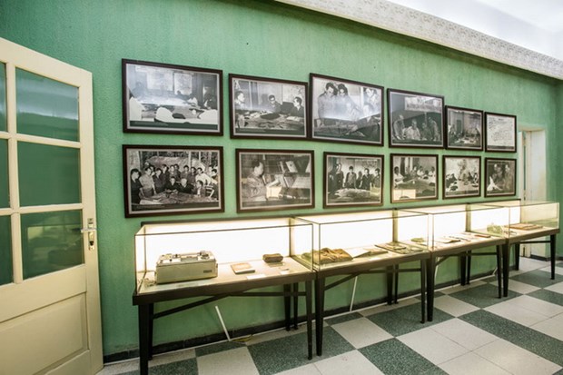 Những bức ảnh và hiện vật được trưng bày tại Chung một con đường