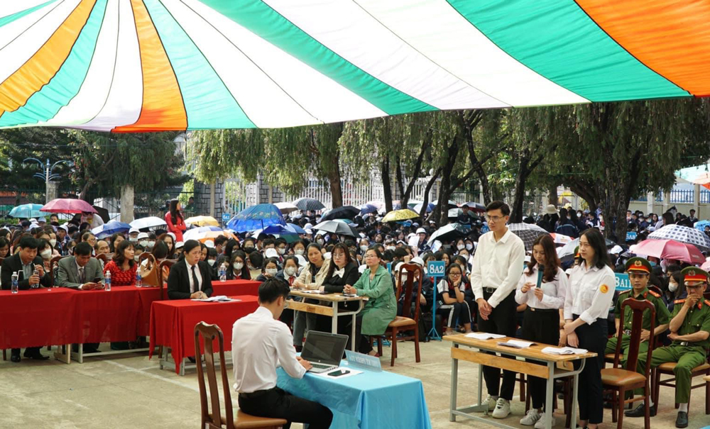 Phiên tòa giả định tại Trường THCS Nguyễn Du