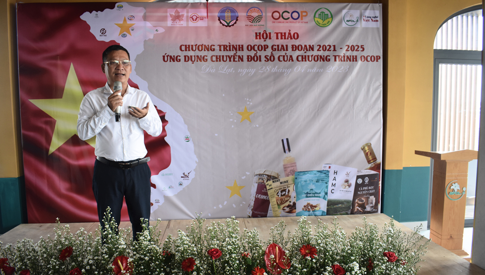 Ông Dương Hoàng Quý, Tổng Giám đốc Công ty TNHH Tập đoàn Đại Gia Phú giới thiệu sàn thương mại điện tử OCOP247.vn