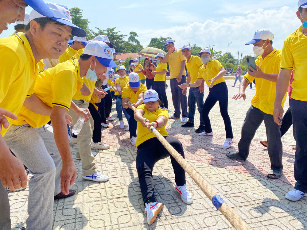 Sở Văn hóa - Thể thao và Du lịch tỉnh phối hợp với UBND huyện Đạ Tẻh chủ trì tổ chức giải đẩy gậy, kéo co