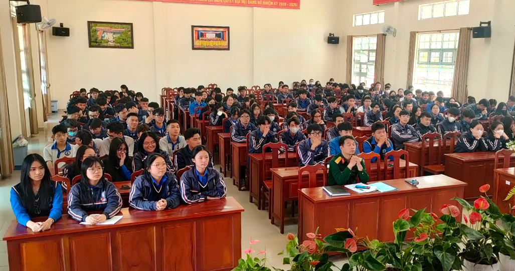 Đà Lạt: Tư vấn tuyển sinh quân sự cho học sinh trung học phổ thông