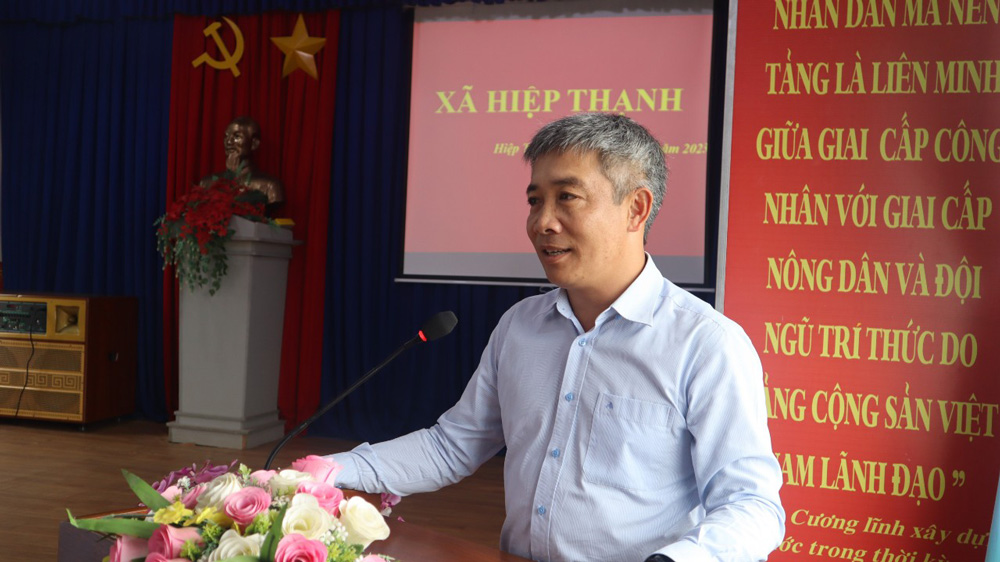 Đồng chí Bùi Sơn Điền - Bí thư Huyện ủy Đức Trọng, phát biểu tại buổi làm việc
