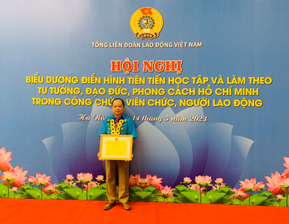 Bác sĩ Nguyễn Xuân Tạo  được Tổng Liên đoàn Lao động Việt Nam biểu dương, khen thưởng về học tập và làm theo Bác