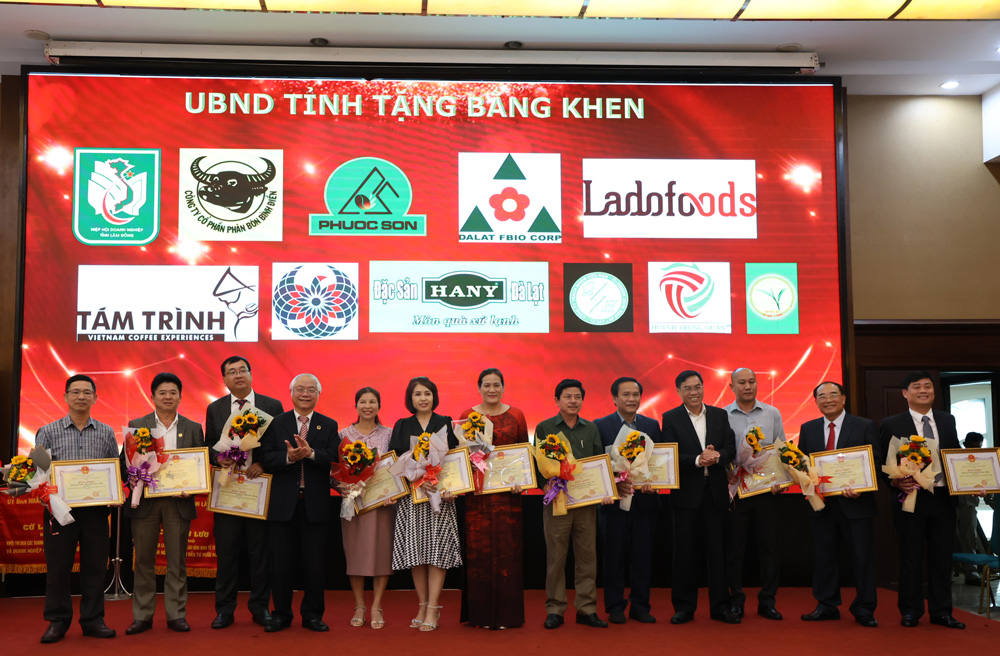 Các doanh nghiệp nhận Bằng khen của UBND tỉnh Lâm Đồng