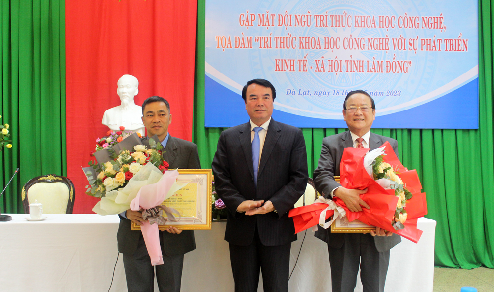 Gặp mặt các nhà khoa học và Tọa đàm Trí thức khoa học công nghệ với sự phát triển kinh tế - xã hội tỉnh Lâm Đồng