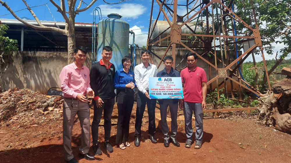 Bàn giao giếng nước cộng đồng tại huyện Di Linh